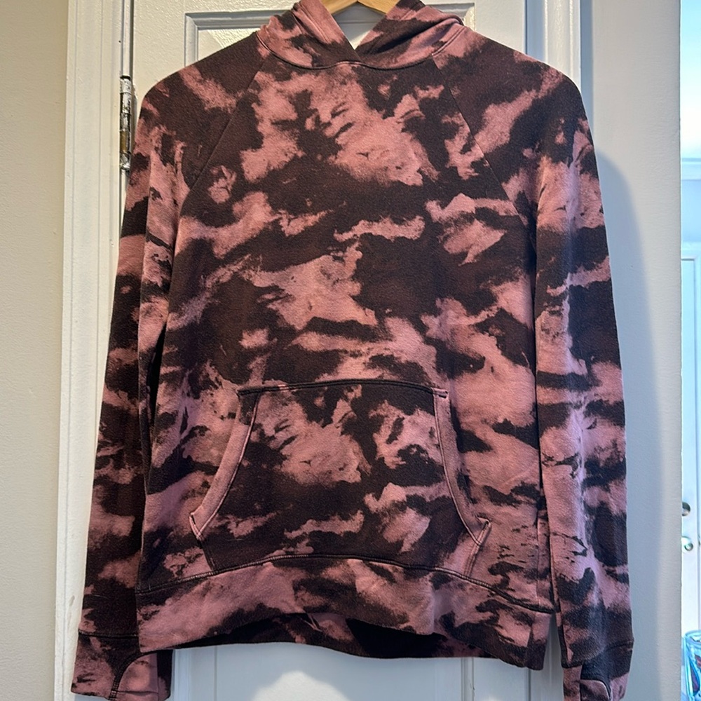 Athleta girl hoodie sweatshirt Xl/14 purple camo